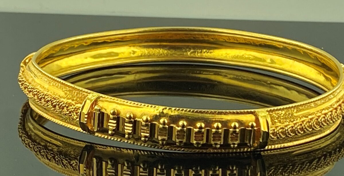 18KT Yellow Gold VCA "Alhambra" 5-Motif Malachite Bracelet