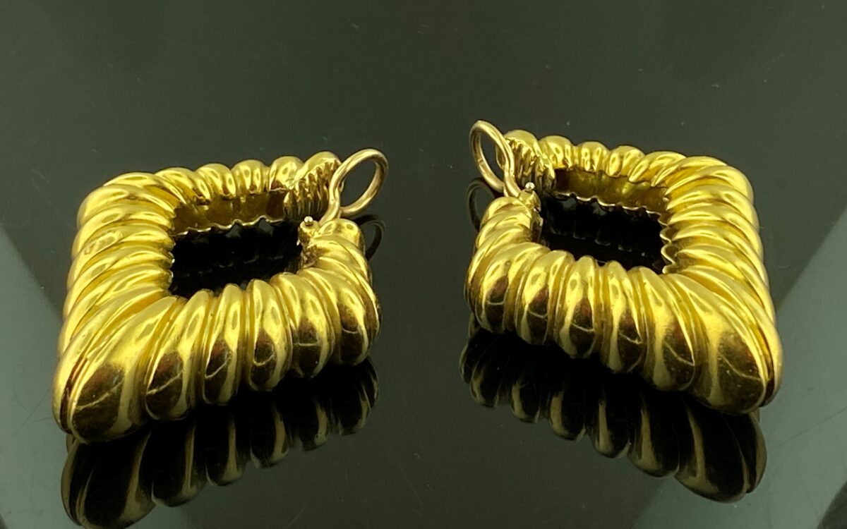 18KT YG Circa 1960's rectangular shaped Earrings