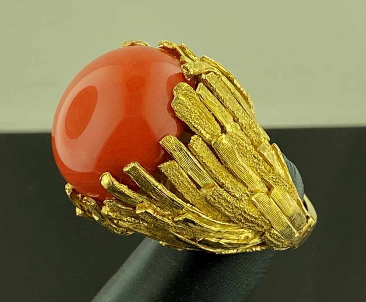 18KT YG Cabochon Red Oxblood Coral ring