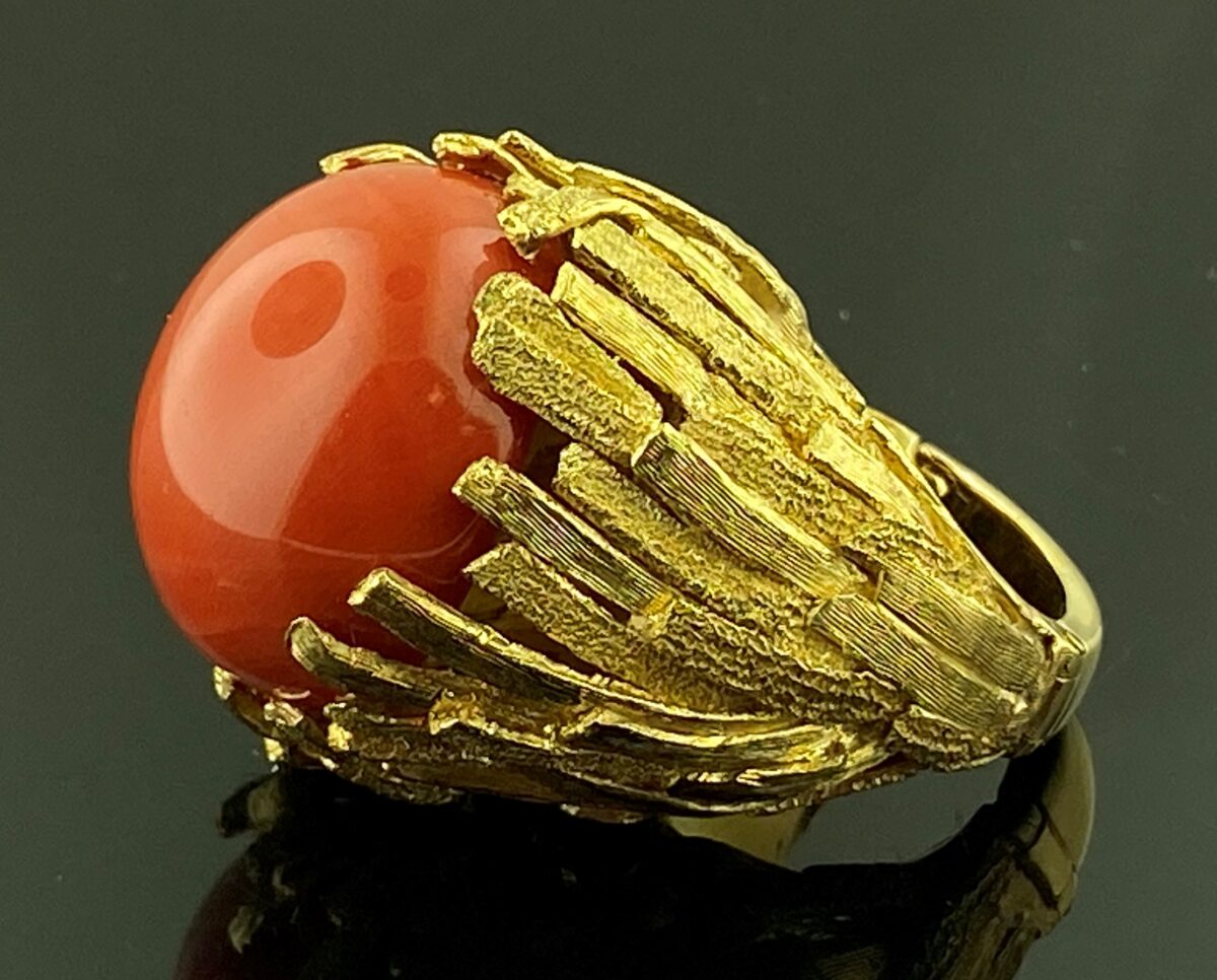 18KT YG Cabochon Red Oxblood Coral ring