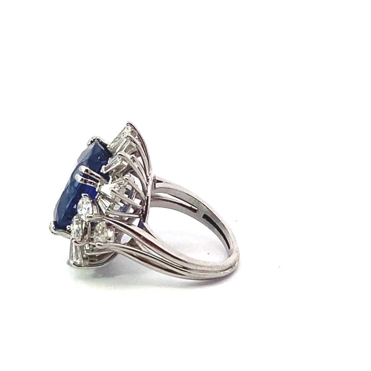 14.27 Carat Sapphire and Diamond Platinum Ring - Image 5