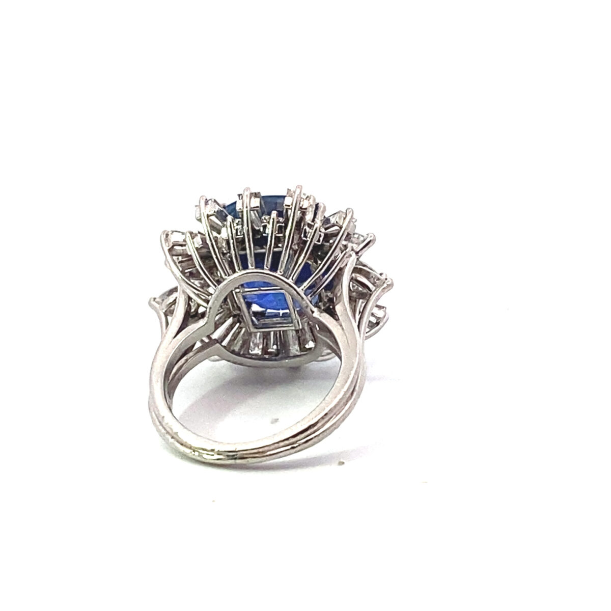 14.27 Carat Sapphire and Diamond Platinum Ring - Image 4